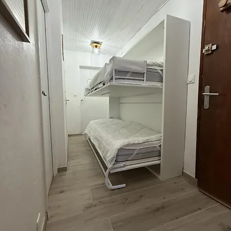 Apartment 2100 - 6-8 Personnes - 2 - 3 Televisions - Netflix & Wifi Inclus