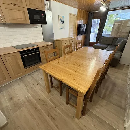 2100 - 6-8 Personnes - 2 - 3 Televisions - Netflix & Wifi Inclus Apartment *