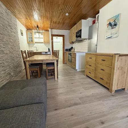 2100 - 6-8 Personnes - 2 - 3 Televisions - Netflix & Wifi Inclus Apartment *